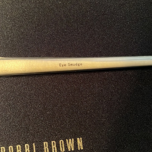 ⭐Host Pick⭐ Bobbi Brown Eye Smudge Brush - Picture 4 of 5